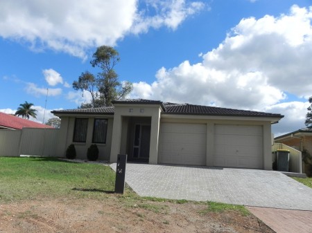 LARGE FAMILY HOME !!!