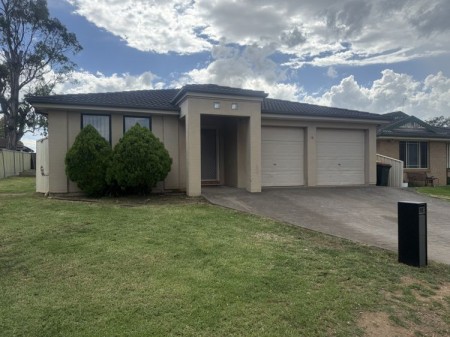 SPACIOUS FOUR BEDROOM FAMILY HOME !!!