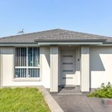 FREE STANDING GRANNY FLAT WITH PARKING