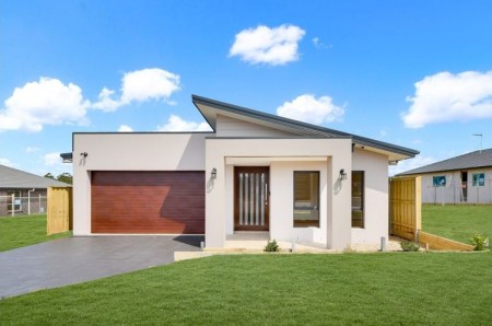 Spacious Four Bedroom Home In Sought After Macarthur Heights Estate!