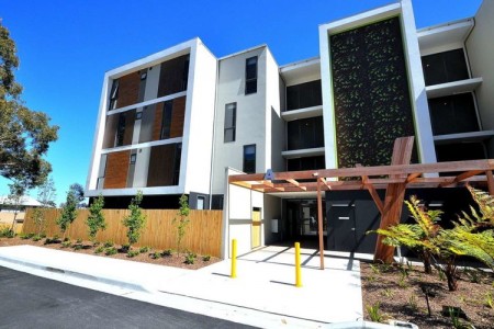 Top Floor 3 bedroom Apartment !!!