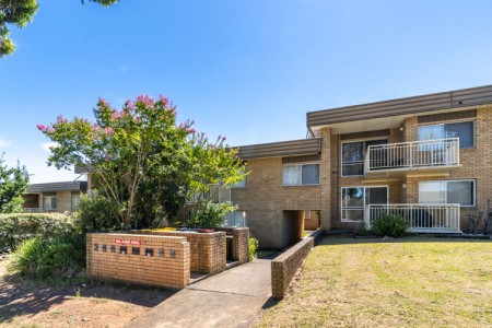 Three Bedroom Unit, Close to CBD !!