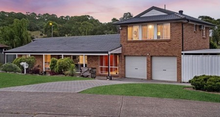 FOUR BEDROOM FAMILY ENTERTAINER !!!