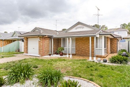 RENOVATED HOME/ELECTRICITY & GAS INCLUDED !!!