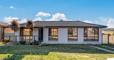 IDEAL FAMILY HOME IN PRIME LOCATION!