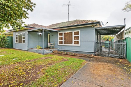 LARGE FAMILY HOME !!