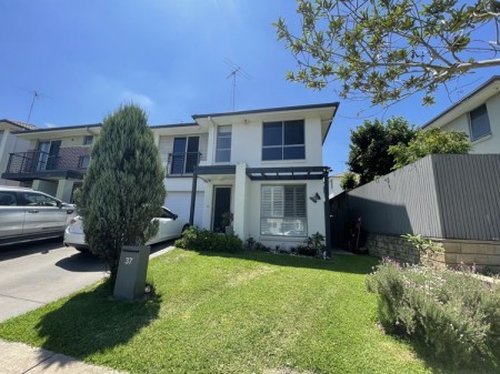 IMMACULATE FAMILY HOME !!!