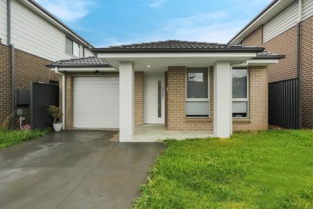 Modern Family Home for Rent - 4 Bedrooms, Convenient Location!