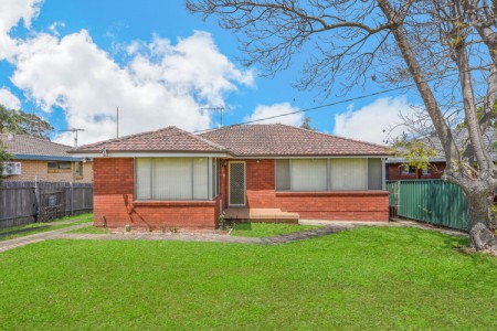 FAMILY HOME WITH STUDIO !!