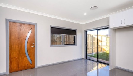 MODERN GRANNY FLAT !!!