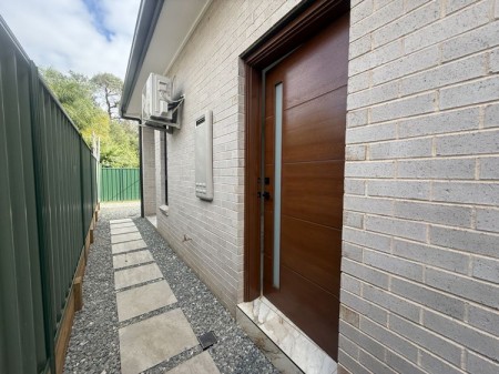Modern 2-Bedroom Granny Flat in Quiet, Convenient Location !!!