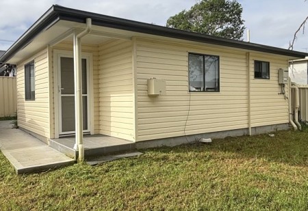 ONE BEDROOM GRANNY FLAT WATER INCLUDED