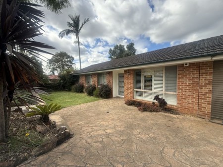 Freshly Painted & New Carpet!!