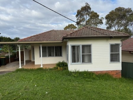COSY HOME CLOSE TO CAMPBELLTOWN CBD !!!