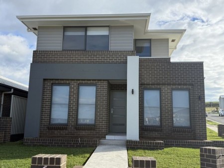 BRAND NEW 4-BEDROOM FAMILY HOME IN THRIVING MENANGLE PARK !!!