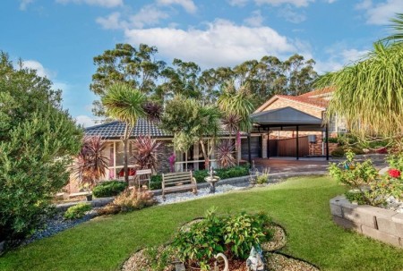 BEAUTIFULLY PRESENTED FAMILY HOME !!!