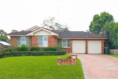 IMPECCABLY RENOVATED FAMILY ENTERTAINER !!!