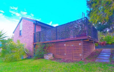 SPACIOUS 3 BEDROOM HOME IN QUIET WOODBINE STREET !!