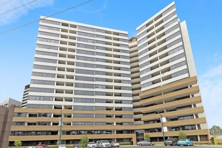 Stylish 1-Bedroom Apartment plus Study in a Premium Liverpool Complex