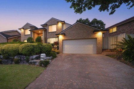 STUNNING FAMILY ENTERTAINER IN A PRIME MOUNT ANNAN LOCATION !!!