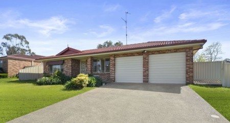 IMMACULATE FAMILY HOME !!!