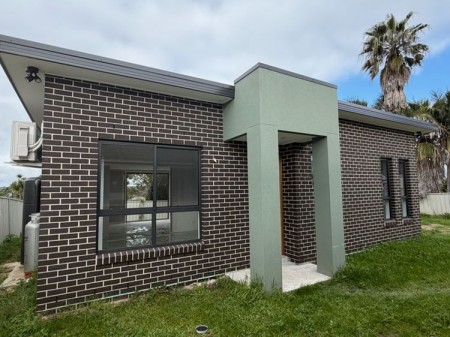 QUALITY BUILT GRANNY FLAT !!!