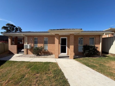 STUNNINGLY RENOVATED GRANNY FLAT !!!