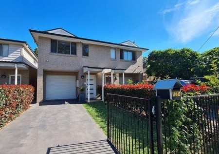 SPACIOUS 4 BEDROOM TOWNHOUSE !!!