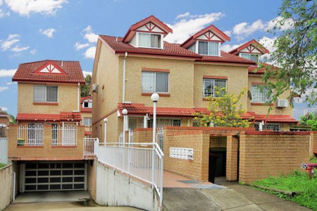 THE PERFECT FREESTANDING TOWNHOUSE