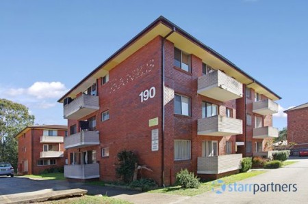 Walking to Station and shopping Carramar.