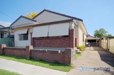 Central Location, 4 bedroom Family Home