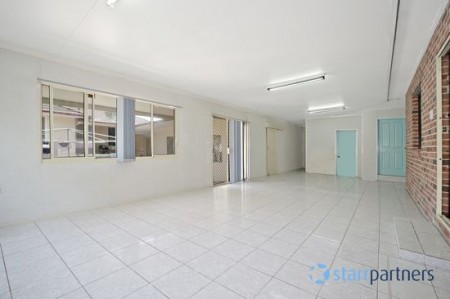 Well presented and spacious 4 bedroom Granny Flat