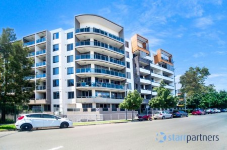 Well presented apartment with 2 bedrooms plus a study room