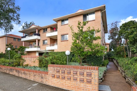 VALUE BUYING! - HUGE 3 BEDROOM UNIT