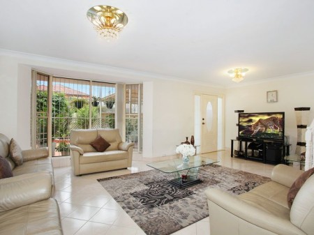 STUNNING QUALITY TOWNHOUSE - WITH NO STRATA FEES