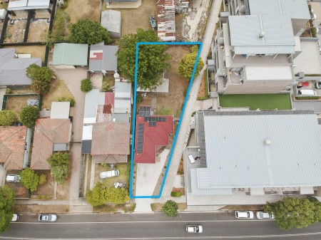 SUPER FAMILY HOME ON A 601SQM BLOCK WITH R3 ZONING