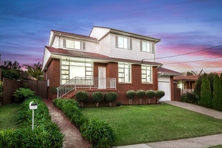 THE PERFECT TWO STOREY FAMILY HOME WITH MODERN STYLE RENOVATION