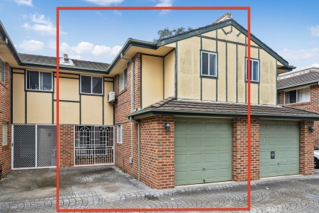 SUPER NEAT TOWNHOUSE WITH NORTH FACING COURTYARD