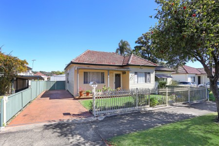 SUPER NEAT 3 BEDROOM HOME