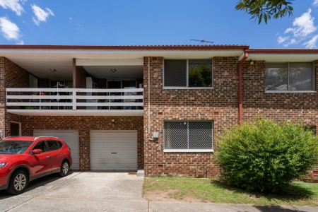 SUPER NEAT FULL BRICK TOWNHOUSE