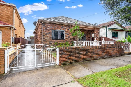 FANTASTIC FAMILY HOME IN A PRIME AND CENTRAL LOCATION