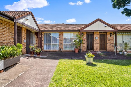 UNIQUE ONE BEDROOM OVER 55's VILLA