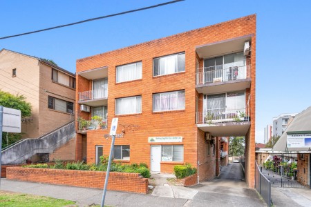 GREAT LOCATION - RENOVATED UNIT WITH LOCK-UP GARAGE!