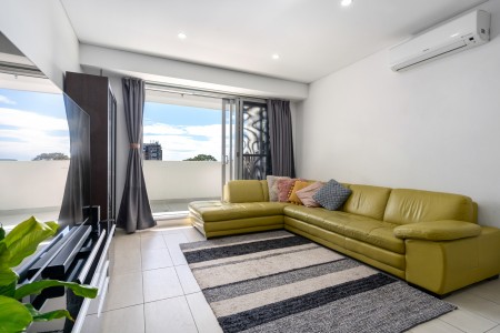 MODERN 102SQM APARTMENT LOCATED IN THE HEART OF AUBURN !!!