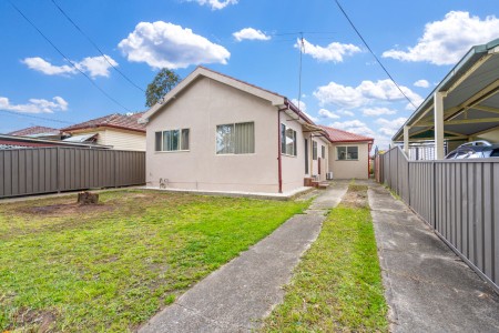 NEAT 4 BEDROOM HOME PLUS STUDY!