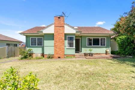 CLASSIC SUPER NEAT COTTAGE - 756SQM BLOCK AND 16M FRONTAGE