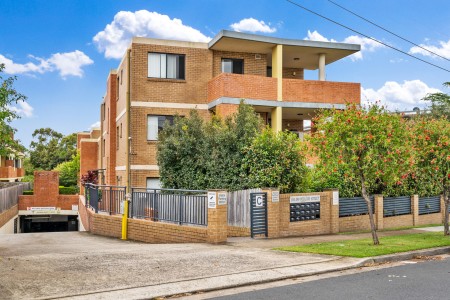 NORTH FACING UNIT WITH VIEW - 105 SQM WITH LOCK UP GARAGE