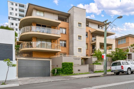 SPACIOUS APARTMENT WITH A FULLY PAVED TERRACE