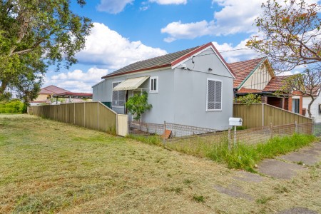 CORNER BLOCK, DA APPROVED FOR 5 BEDROOM HOUSE