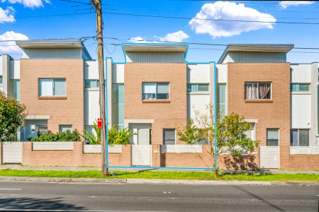 MODERN 3 BEDROOM TOWNHOUSE - TOTAL SIZE 198SQM